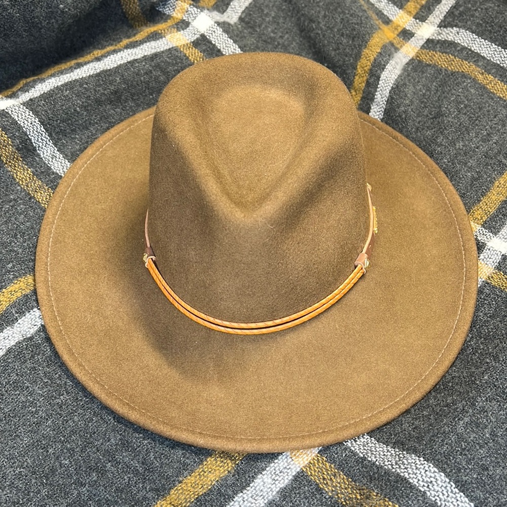 Stetson Hat Medium size Brown Powderhorn model. 100% wool and water repellent